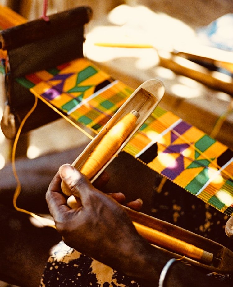 KENTE WEAVER IN GHANA